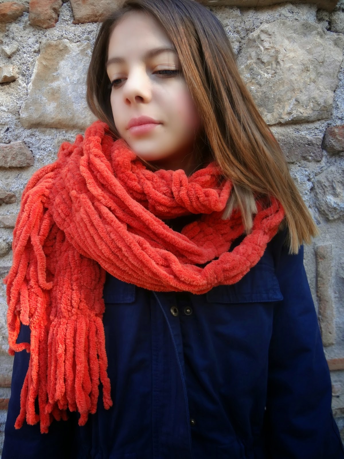 http://thelittletreasures.blogspot.com/2014/11/no-knit-just-sew-drape-scarf-tutorial.html