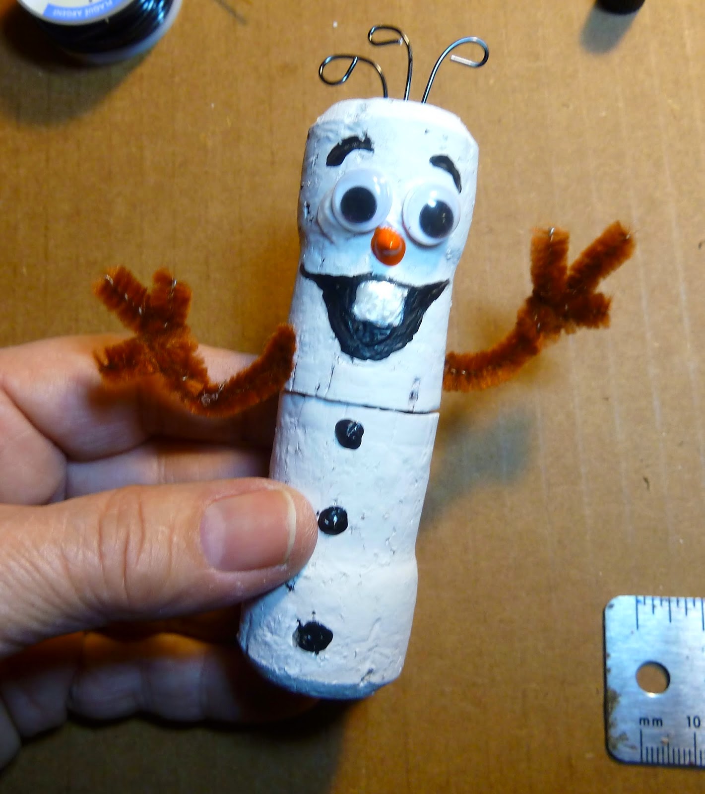 http://www.makeiteasycrafts.com/2014/11/frozen-ollie-snowman-ornament-tutorial.html