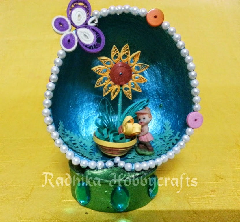 http://radhika-hobbycrafts.blogspot.in/2014/10/quilled-flower-pot-in-coconut-shell.html