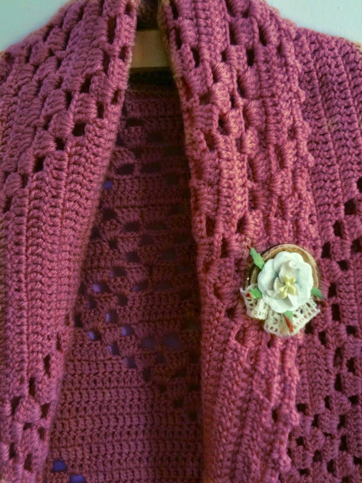 http://thelittletreasures.blogspot.com/2014/10/make-rustic-button-brooch.html