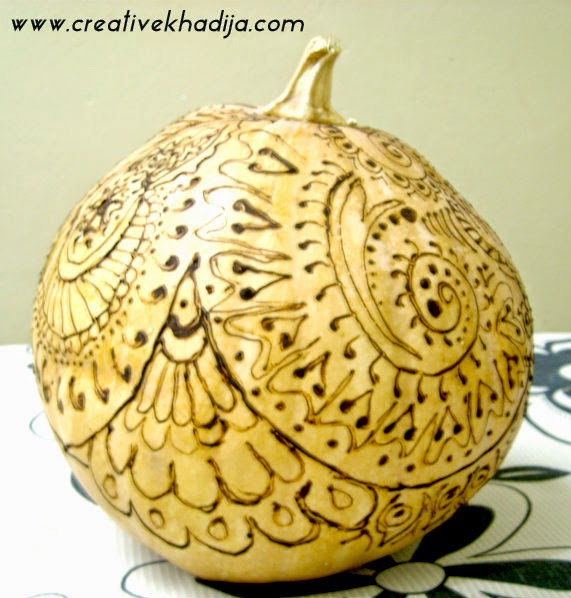 http://creativekhadija.com/2014/09/halloween-pumpkin-with-henna/