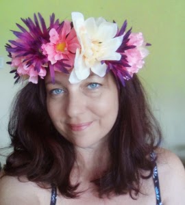 http://freespirithandmade.wordpress.com/2014/07/25/flower-crown-tutorial/