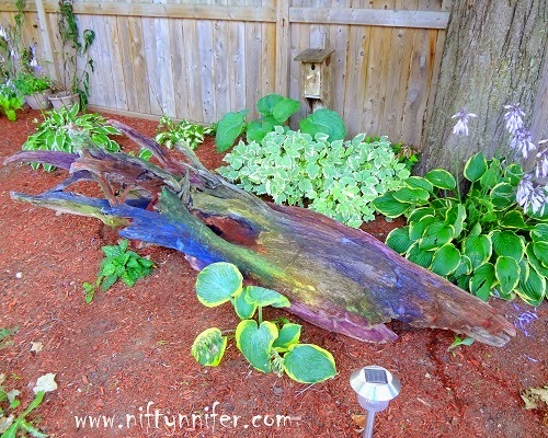 http://www.niftynnifer.com/2014/08/i-tie-dyed-my-drift-wood-garden-project.html