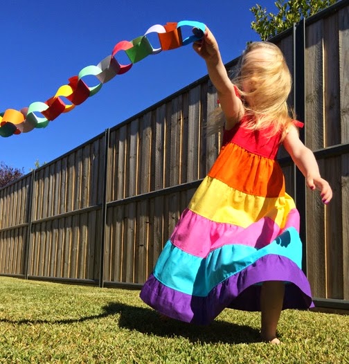 http://www.threadingmyway.com/2014/08/how-to-make-rainbow-dress.html