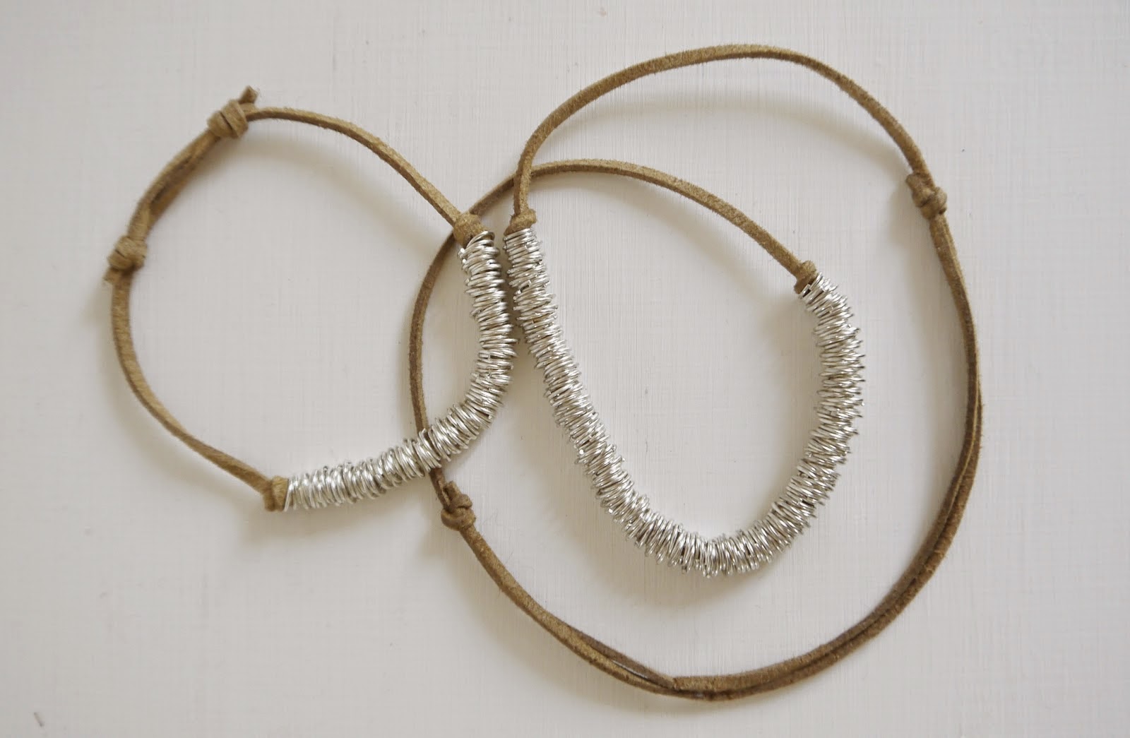 http://portialawrie.blogspot.co.uk/2014/08/diy-jump-ring-necklace-bracelet.html