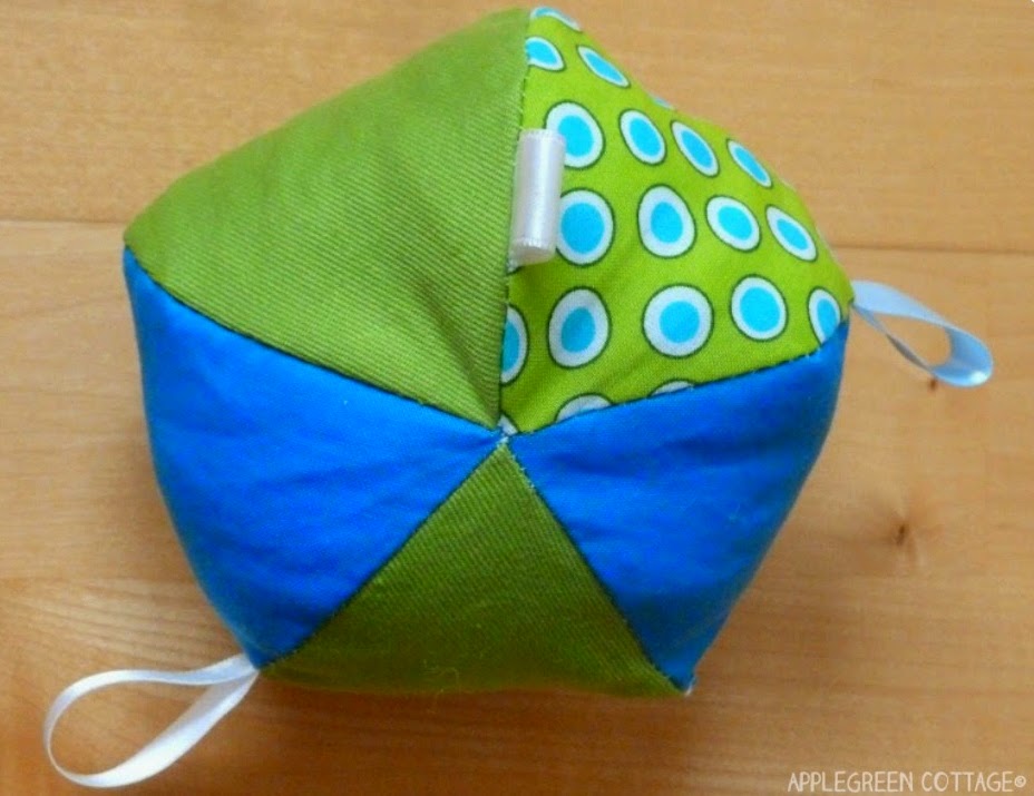 http://applegreencottage.blogspot.com/2014/08/how-to-sew-soft-ball.html