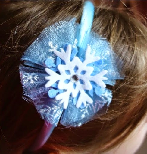 http://heavenlyhandmades.blogspot.co.uk/2014/08/diy-elsa-from-frozen-inspired-head-band.html