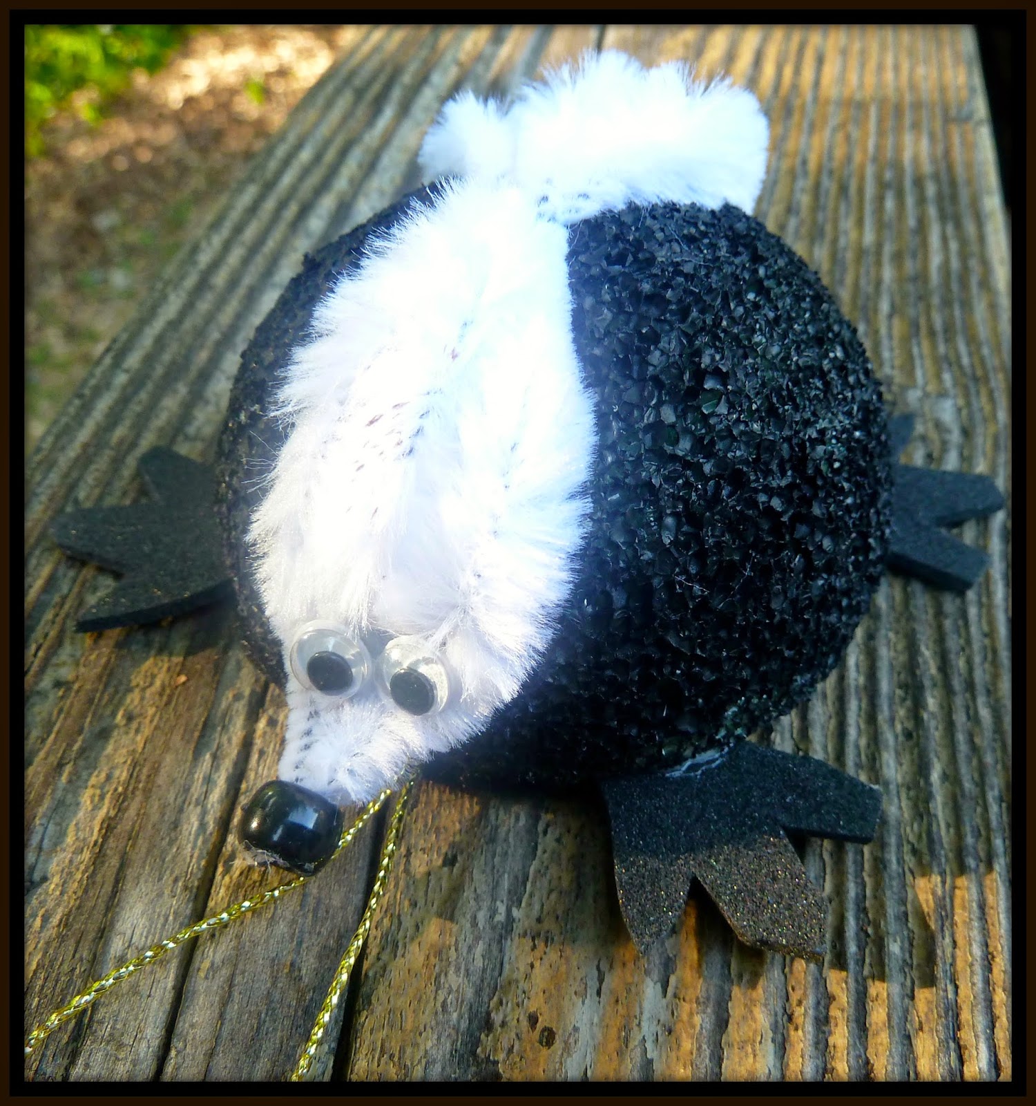 http://www.makeiteasycrafts.com/2014/08/honey-badger-ornament.html