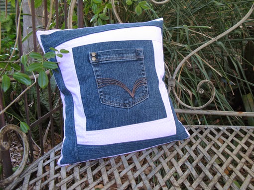 http://www.threadingmyway.com/2014/07/jeans-pocket-cushion-tutorial.html