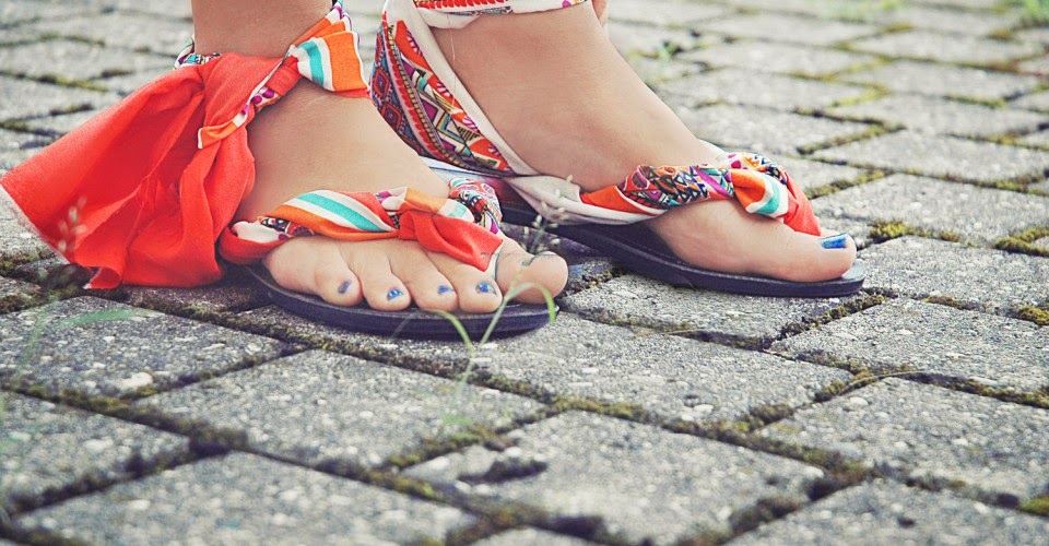 http://www.one-o.it/diy-easy-summer-flip-flops/#.U9jYUGPQqM0