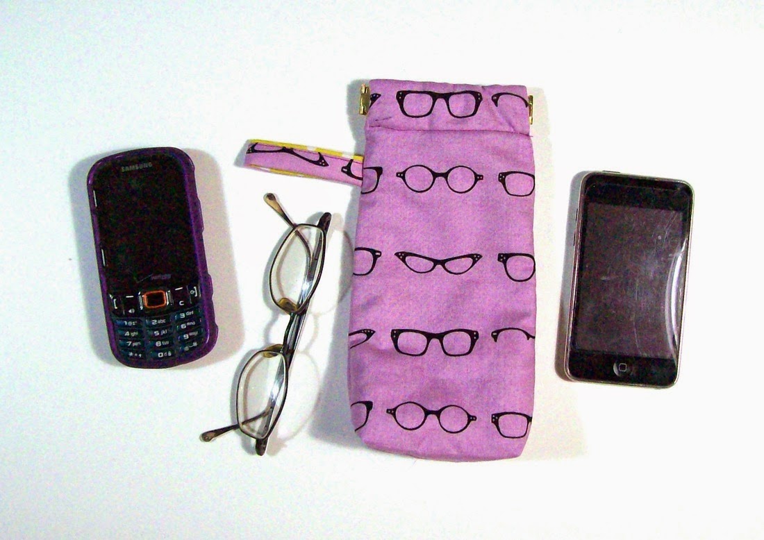 http://www.jillianhollmann.com/blog/tutorial-double-eyeglass-case