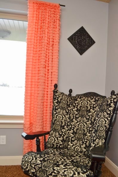 http://www.avisiontoremember.com/2014/06/how-to-sew-simple-ruffle-curtains.html