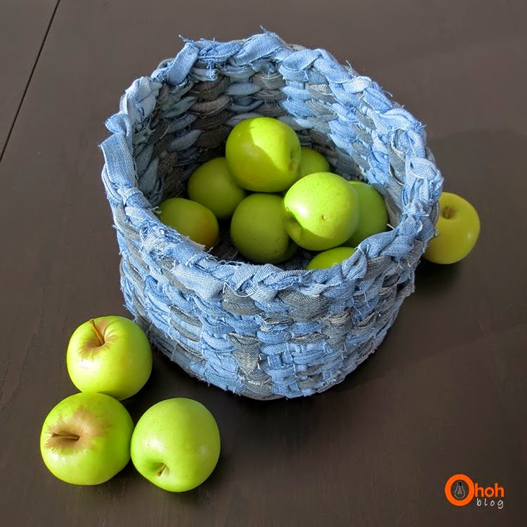 http://www.ohohblog.com/2014/01/diy-recycled-denim-basket.html