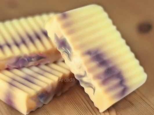 http://arctida.blogspot.se/2014/05/diy-cold-process-swirl-soap-tutorial.html