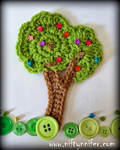 http://www.niftynnifer.com/2014/03/free-crochet-tree-motif-embellishment.html