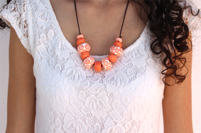 http://curlymade.blogspot.pt/2014/05/diy-clay-beads-necklace.html