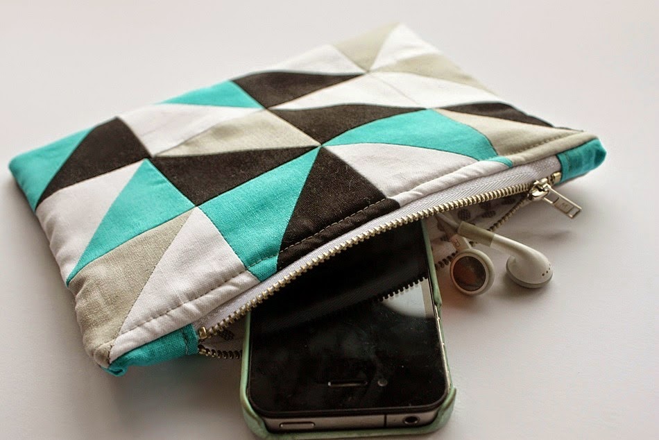 http://www.sewdelicious.com.au/2014/05/geometric-zipper-pouch-tutorial.html