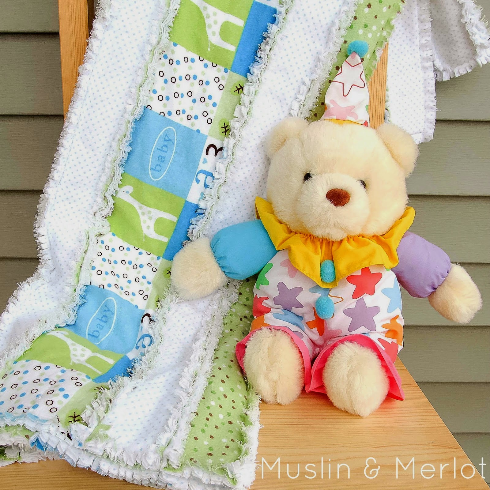 http://muslinandmerlot.blogspot.com/2014/05/striped-rag-quilt-tutorial.html