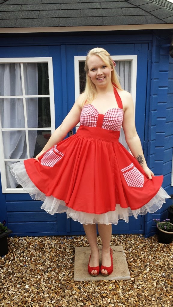 http://madewithhugsandkisses.com/free-sewing-pattern-the-allie-dress/