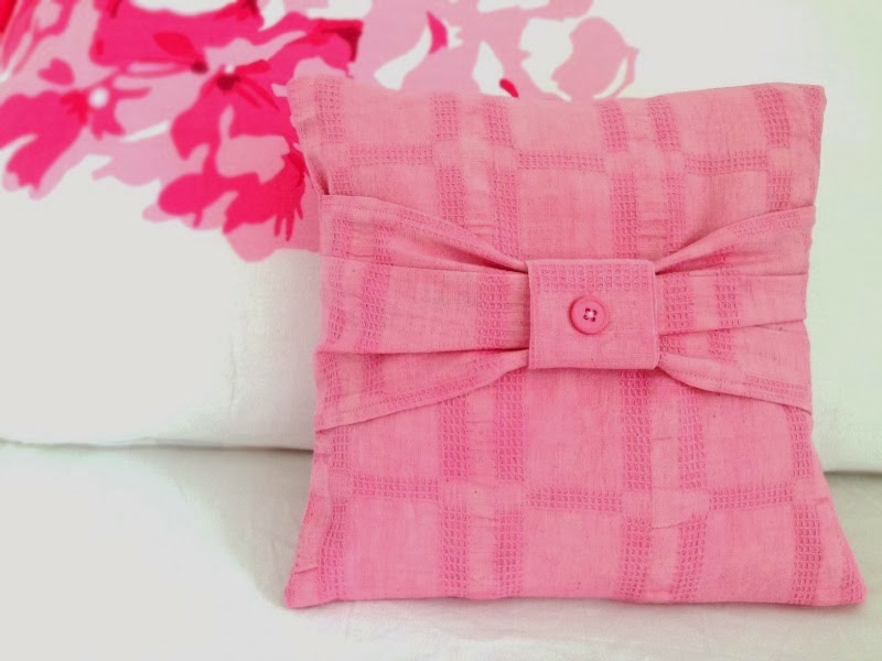 http://theartbug.blogspot.sg/2014/03/diy-mini-bow-cushion.html