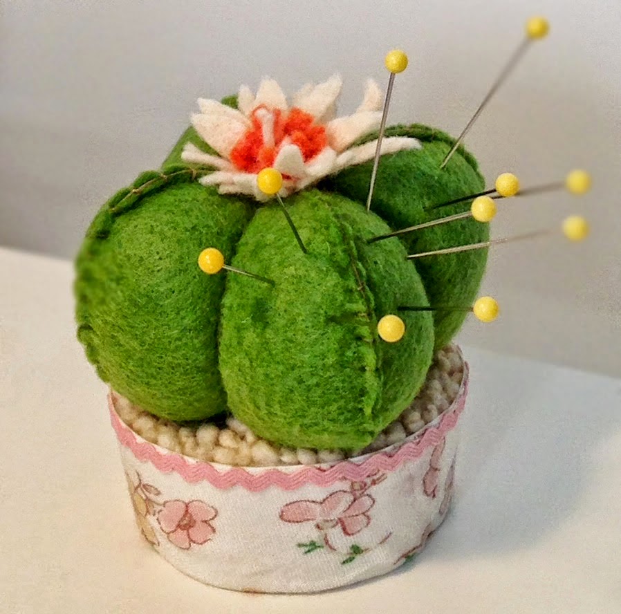 http://theartbug.blogspot.sg/2014/03/cactus-pincushion-diy.html