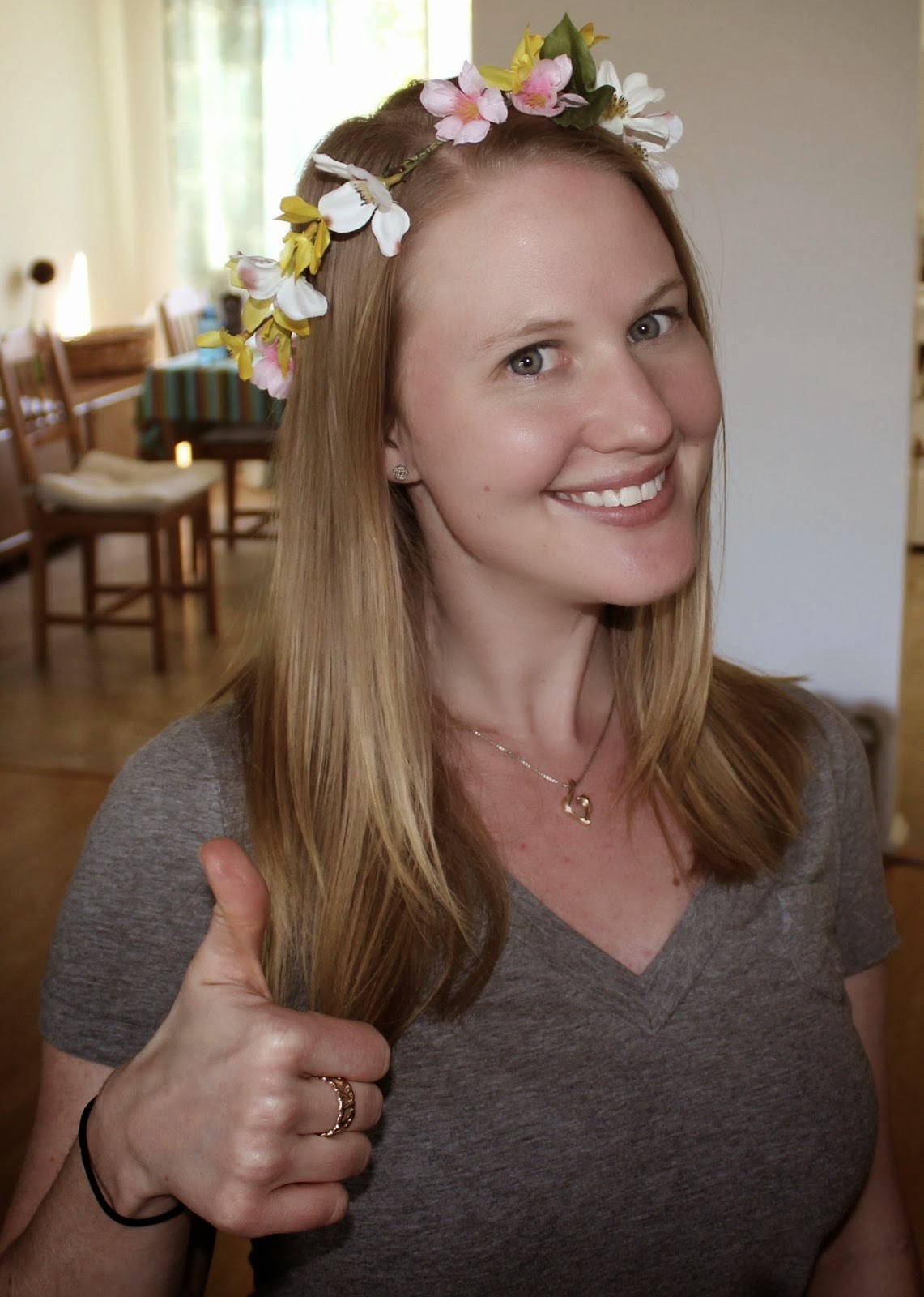 http://the-pickled-herring.blogspot.com/2014/04/midsommar-flower-crown-tutorial.html