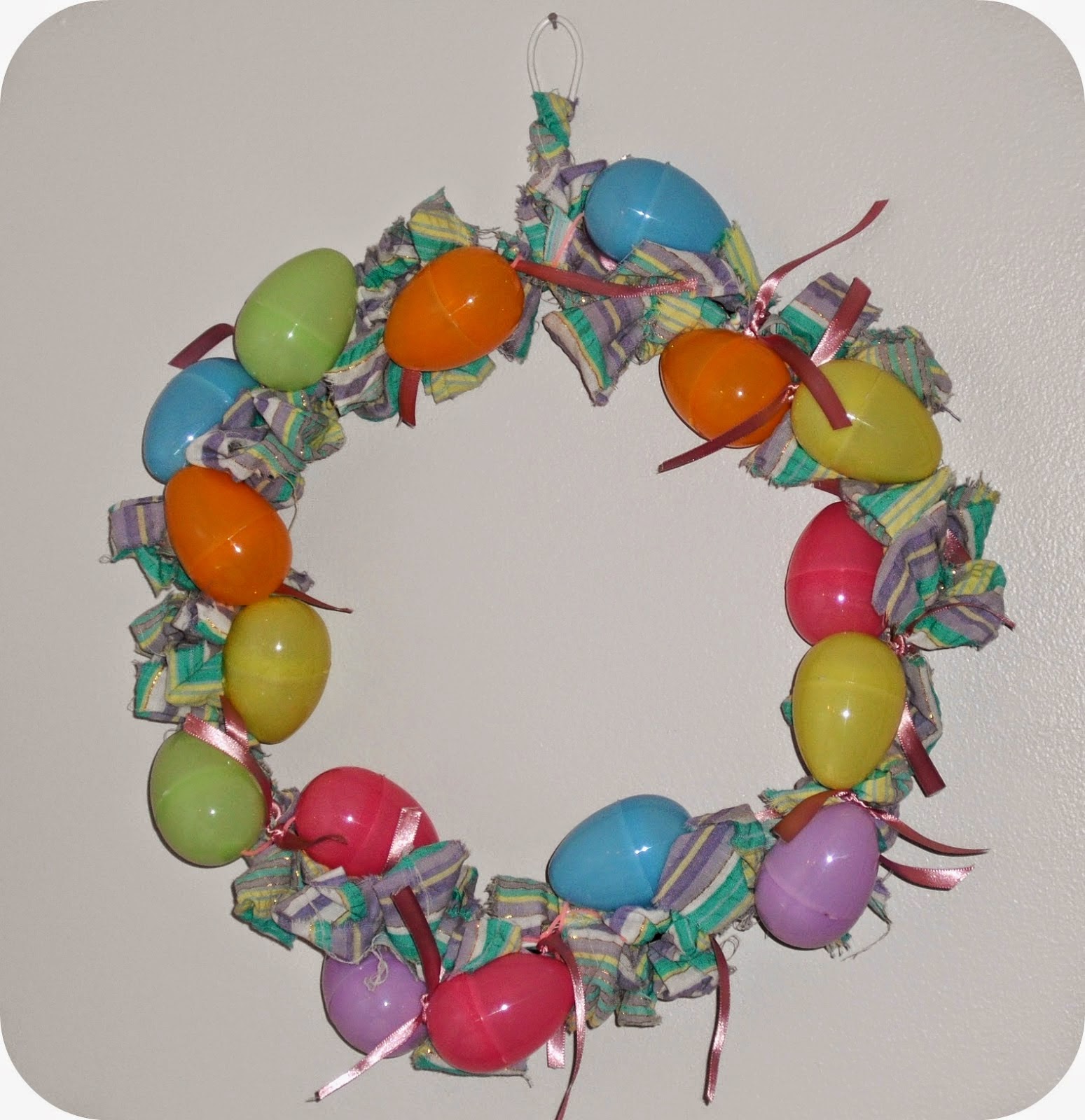 http://artsofeska.blogspot.com/2014/03/easter-egg-wreath.html