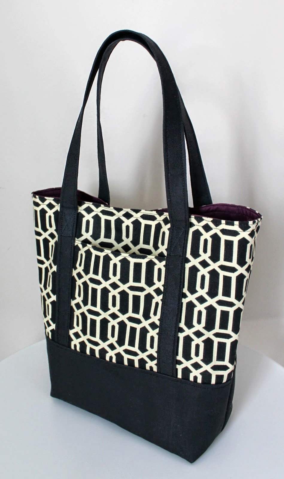 http://theinspiredwren.blogspot.com/2014/04/tutorial-lined-canvas-tote.html