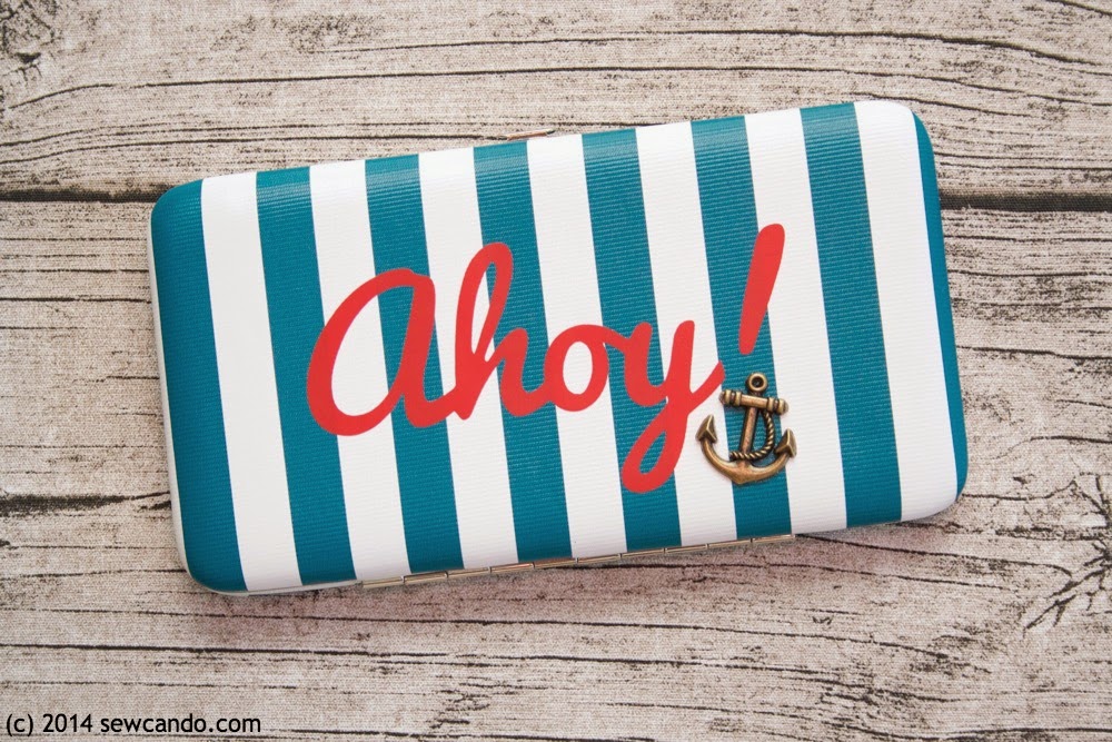 http://www.sewcando.com/2014/03/make-cute-nautical-clutch-in-just-5.html