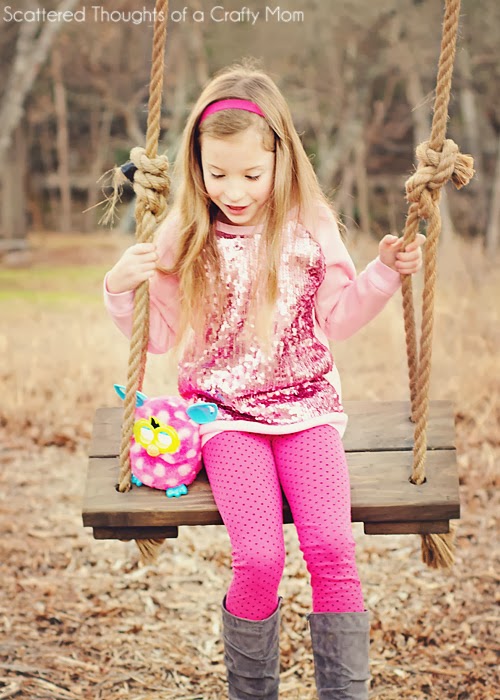 http://www.scatteredthoughtsofacraftymom.com/2014/01/raglan-tunic-top-tutorial-free-pattern.html