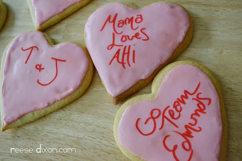 http://www.reesedixon.com/2012/02/tutorial-personalized-cookie-valentines.html