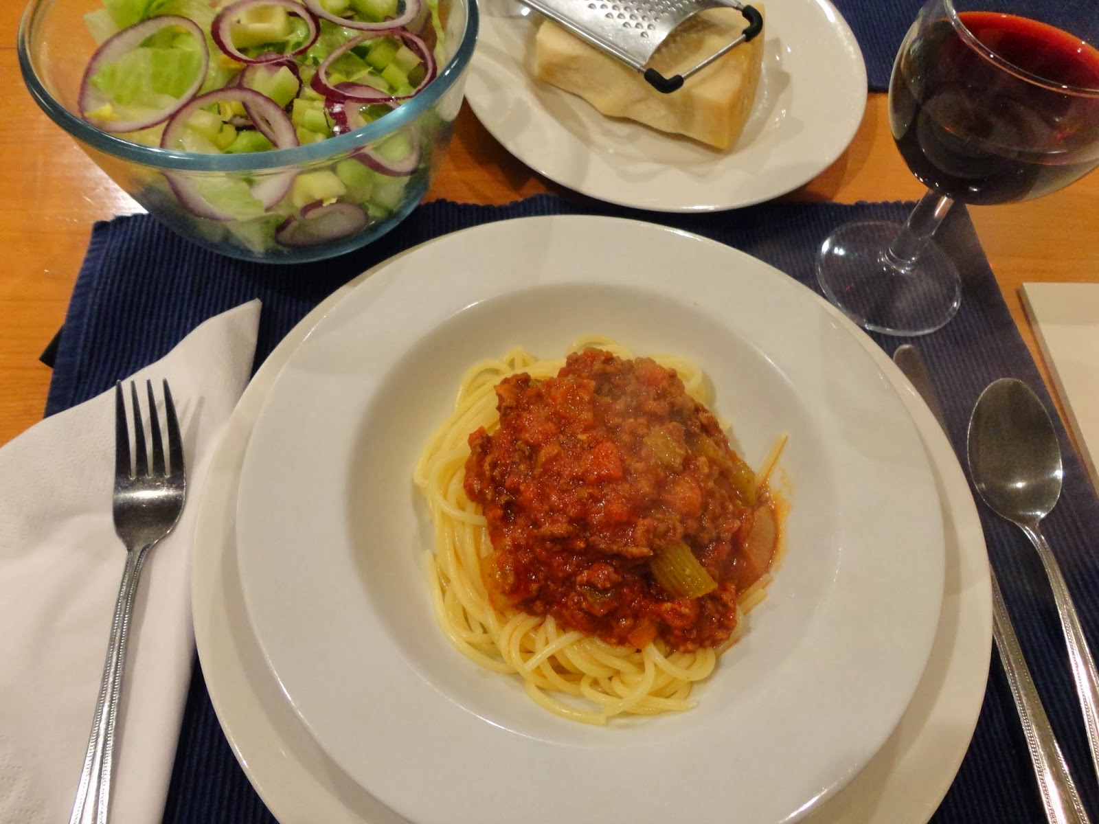 http://whoeverhasthemostfabric.blogspot.com/2014/01/a-family-favourite-spaghetti-bolognaise.html