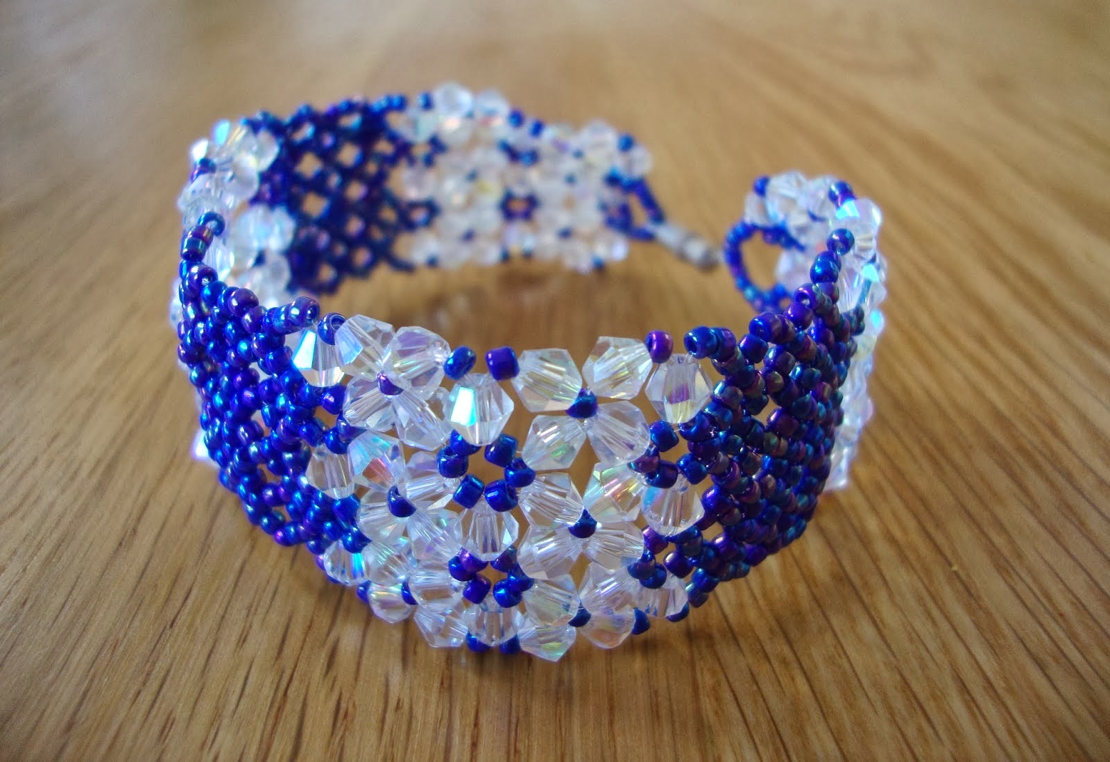 http://strawberrybox-serenie.blogspot.co.uk/2014/01/wide-cuff-beaded-bracelet-tutorial.html