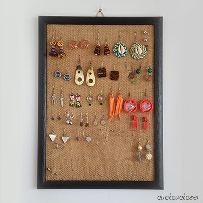 http://www.cucicucicoo.com/2014/01/picture-frame-burlap-earring-display/