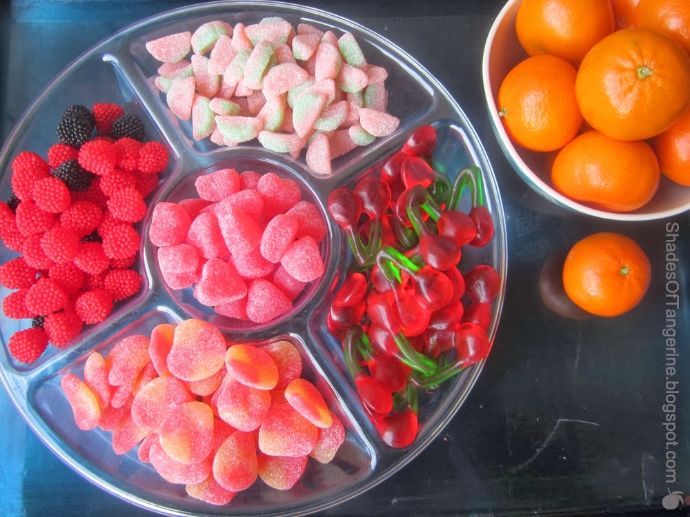 http://shadesoftangerine.blogspot.com/2014/01/gummy-fruit-tray-diy.html