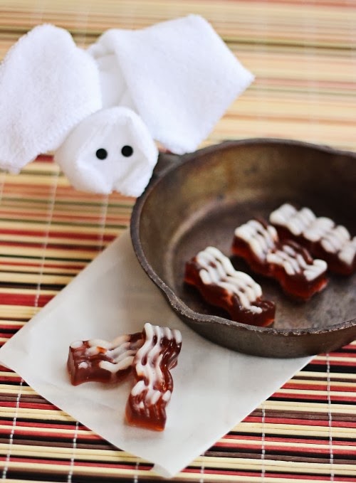 http://www.sweettmakesthree.com/2014/01/diy-bacon-soap-towel-animal-pig/