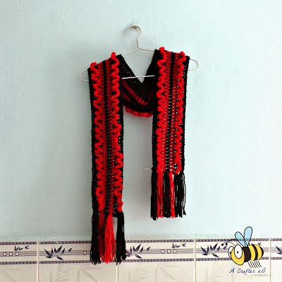 http://www.mazkwok.com/2013/12/parallel-love-scarf-free-crochet-pattern.html