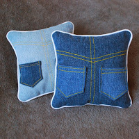 http://roonieranching.blogspot.com/2013/12/denim-tooth-fairy-pillow-sewing-tutorial.html