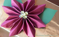 http://blossomsandposies.com/blog/origami-poinsettia-gift-topper/