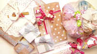 http://www.makoccino.com/2013/12/diy-gift-wrapping-ideas.html