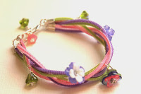 http://kimberliekohler.com/4923/how-to-make-a-braided-bracelet-from-zippers/